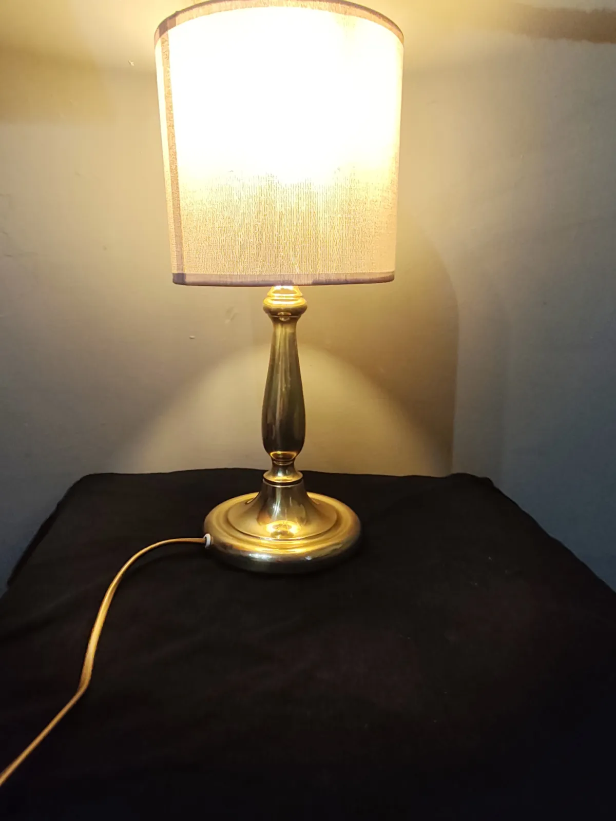 Piękna mosiężna Lampa