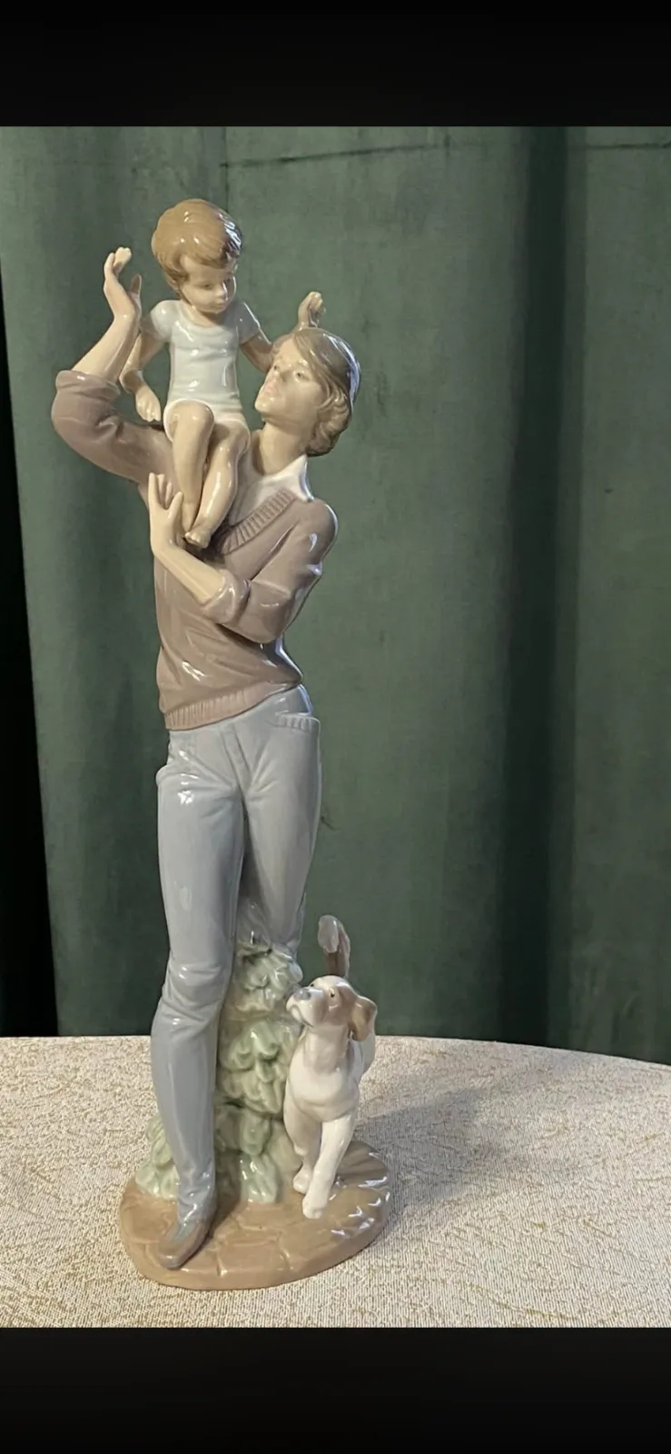 Figurka LLADRO -ojciec z synem