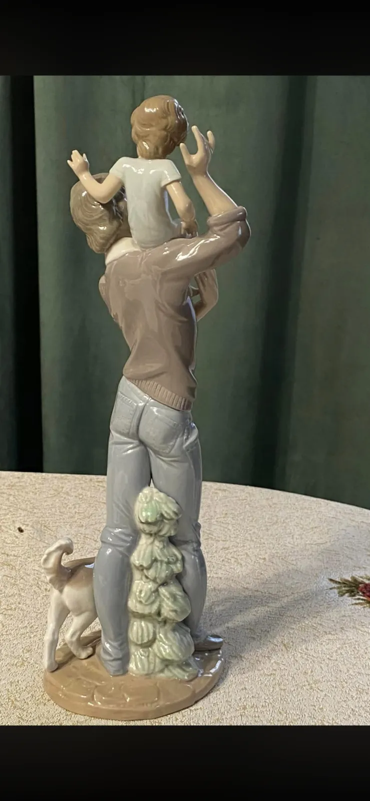 Figurka LLADRO -ojciec z synem