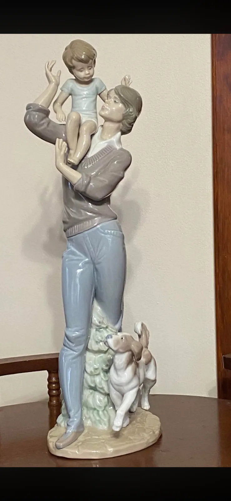 Figurka LLADRO -ojciec z synem