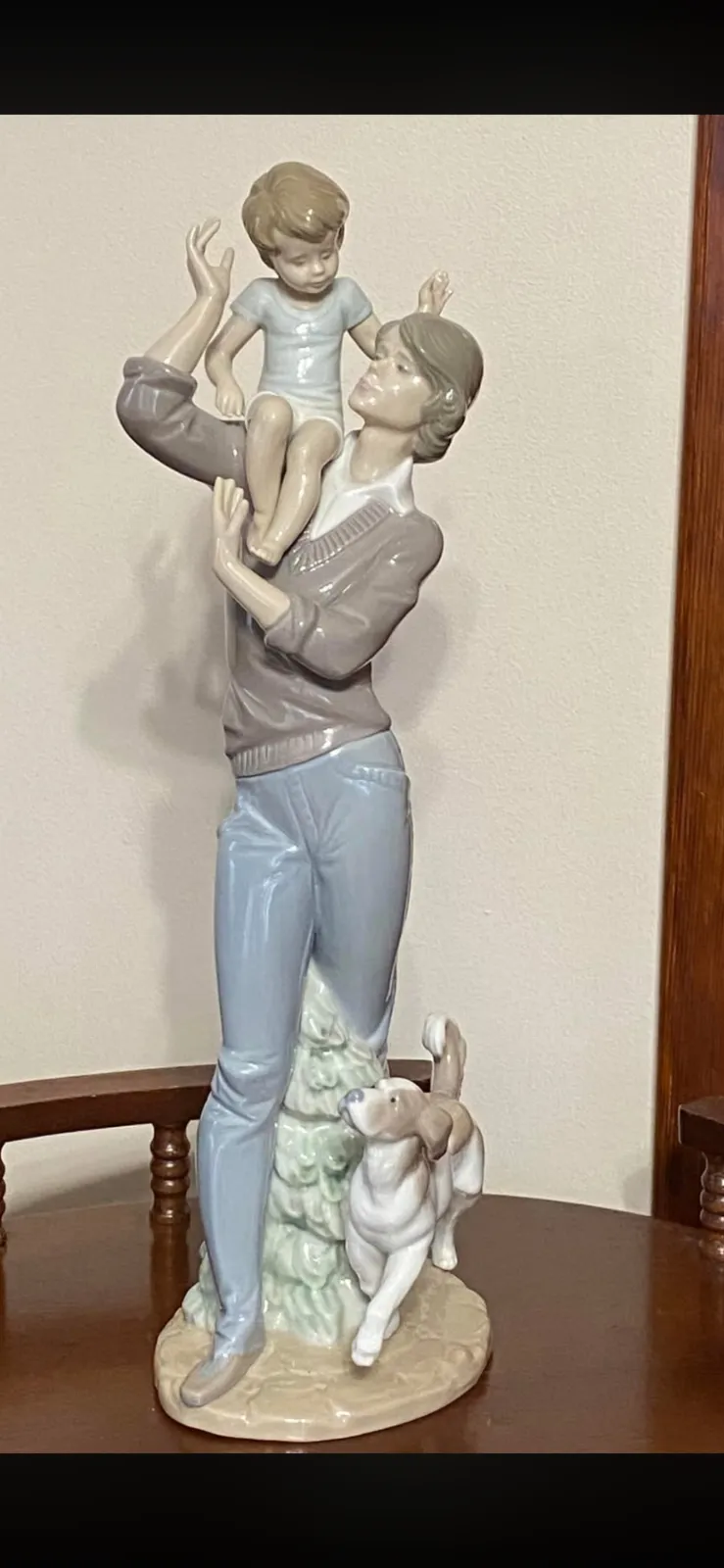 Figurka LLADRO -ojciec z synem