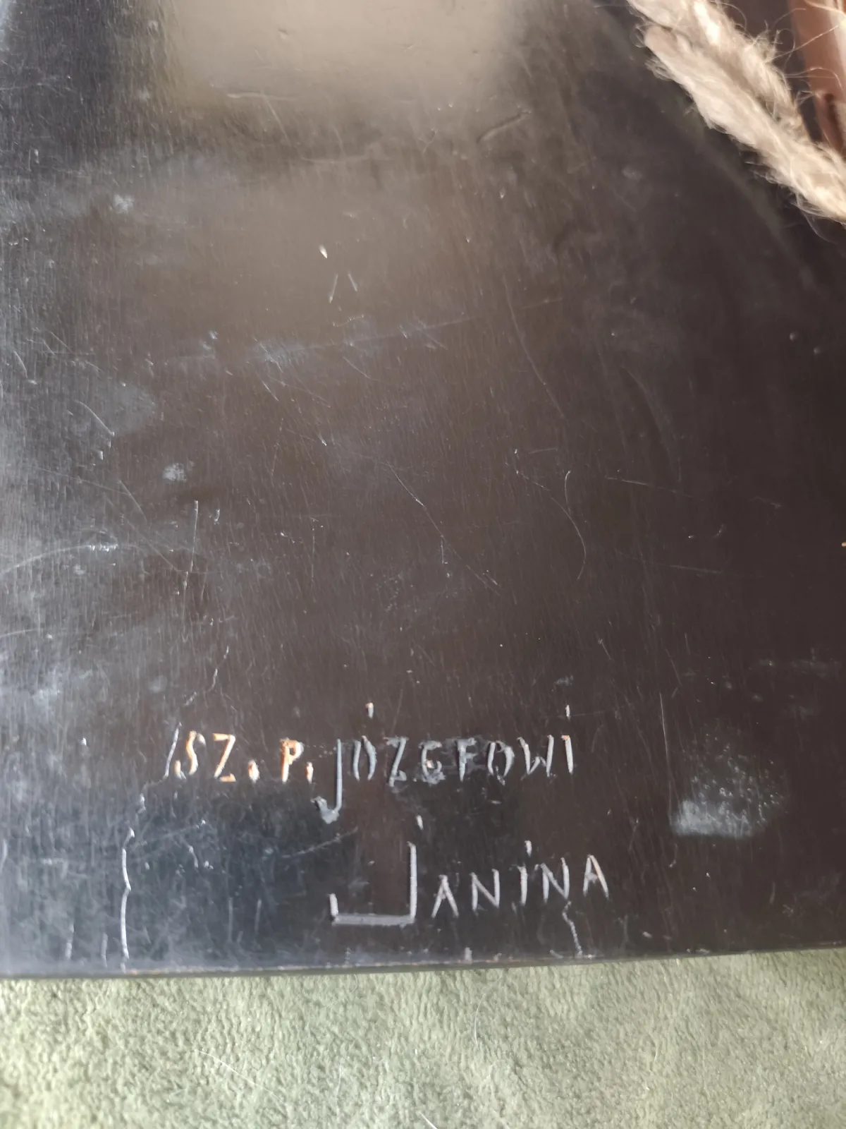 Przedwojenny, drewniany klaser na pocztówki