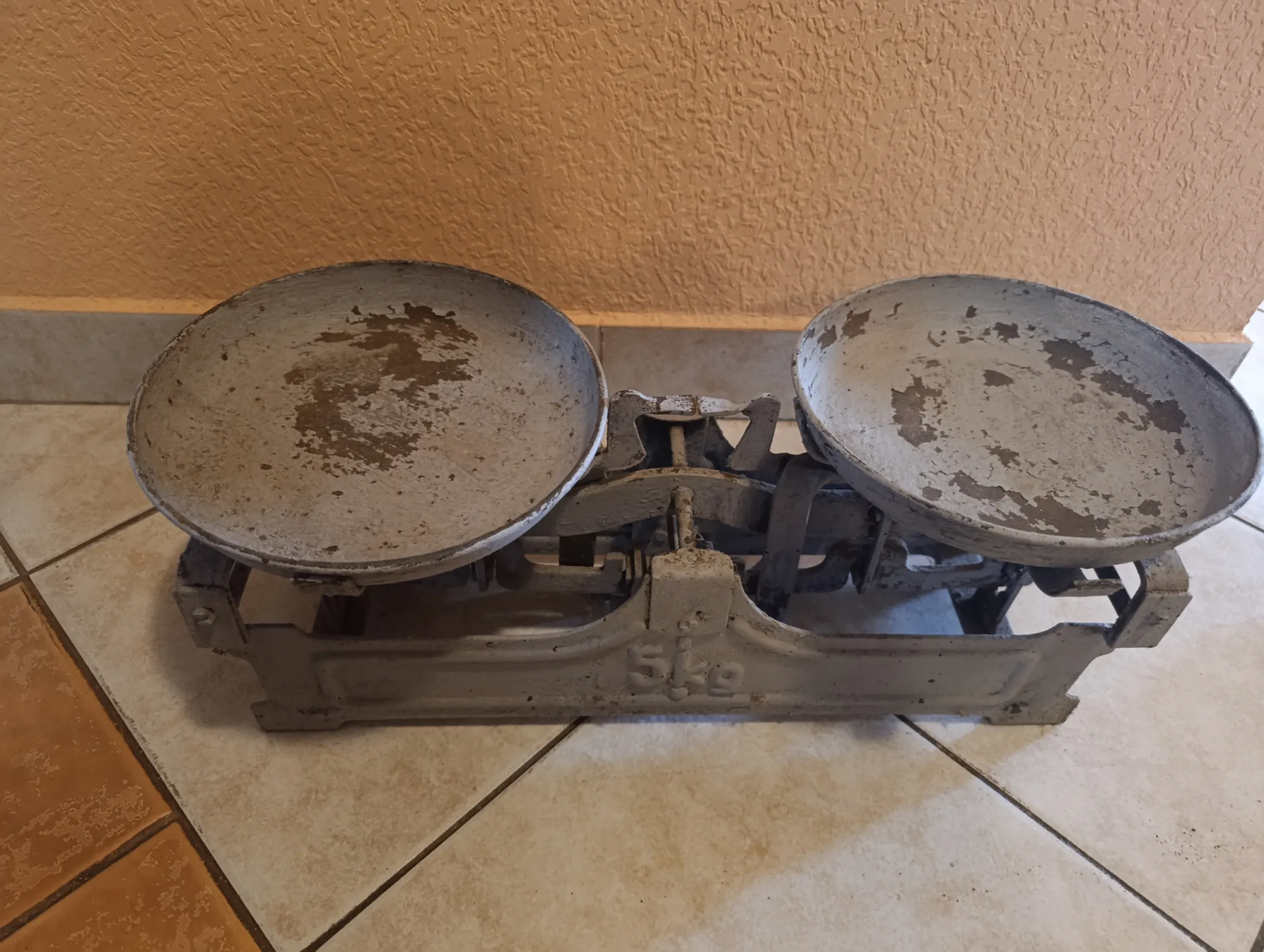 Stara waga szalkowa 5kg wraz z odważnikami