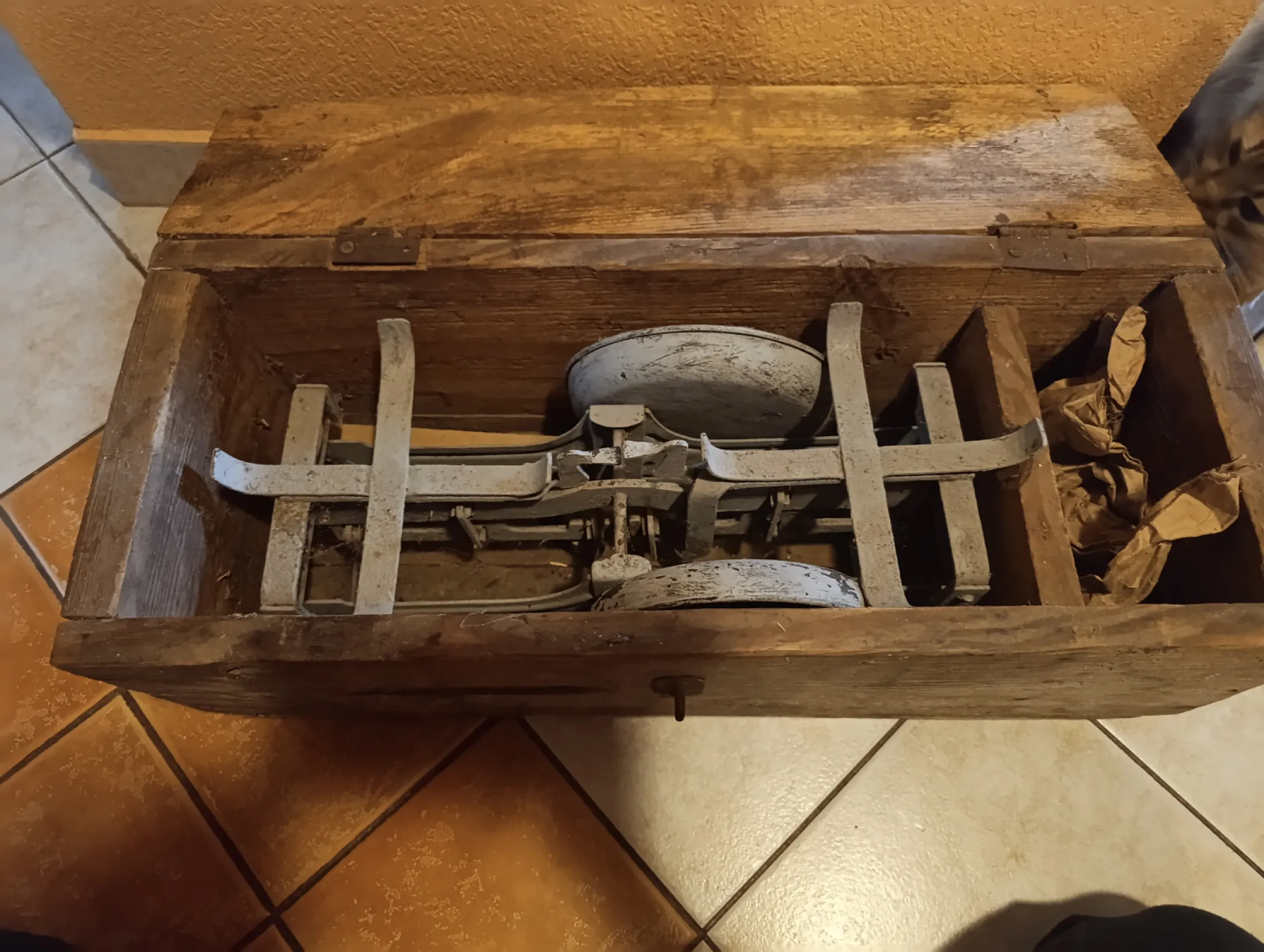 Stara waga szalkowa 5kg wraz z odważnikami