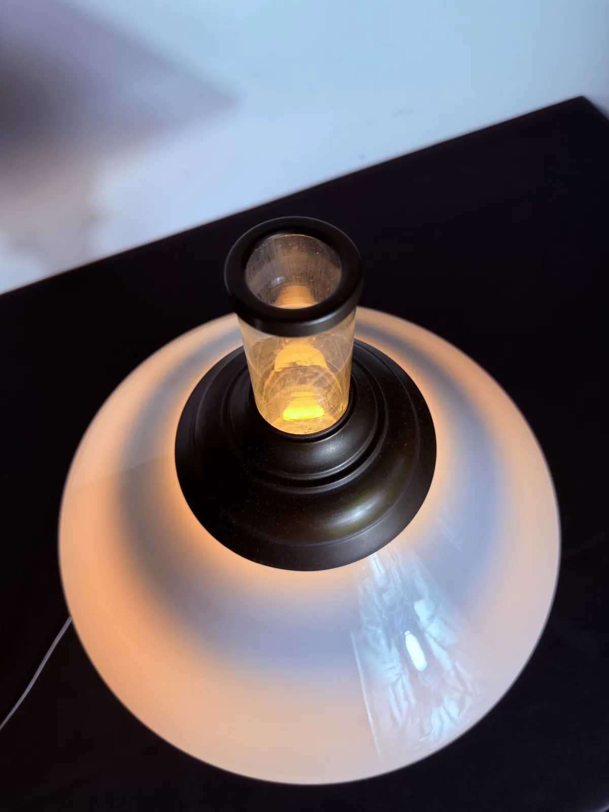 Lampa stołowa w stylu lampy naftowej – metal i szkło – retro / vintage