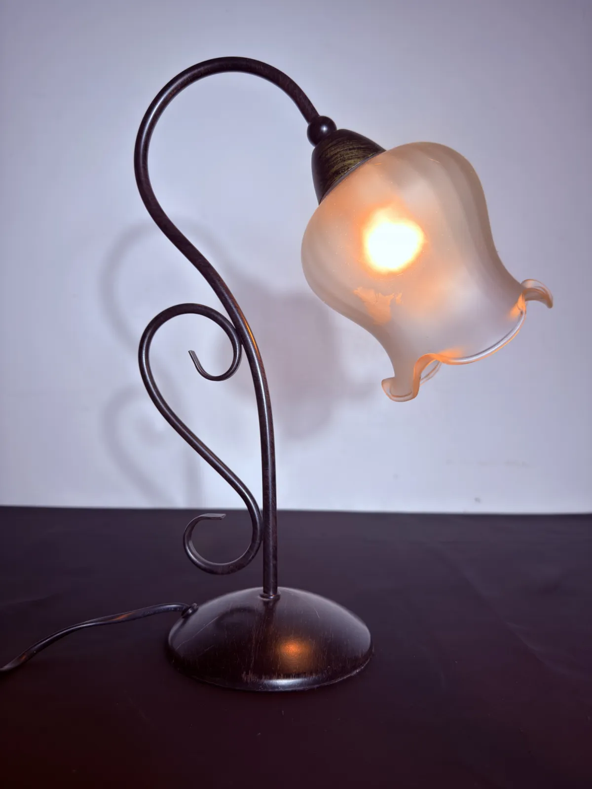 Stylowa lampa stołowa Retro Vintage z ręcznie formowanym szklanym kloszem