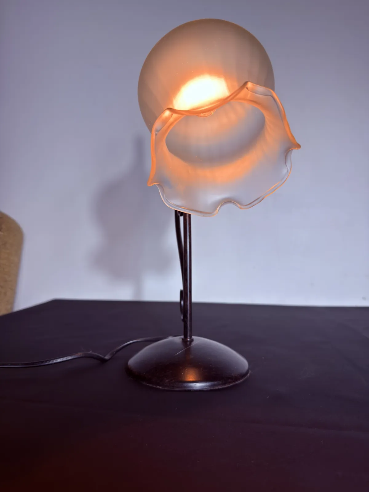 Stylowa lampa stołowa Retro Vintage z ręcznie formowanym szklanym kloszem