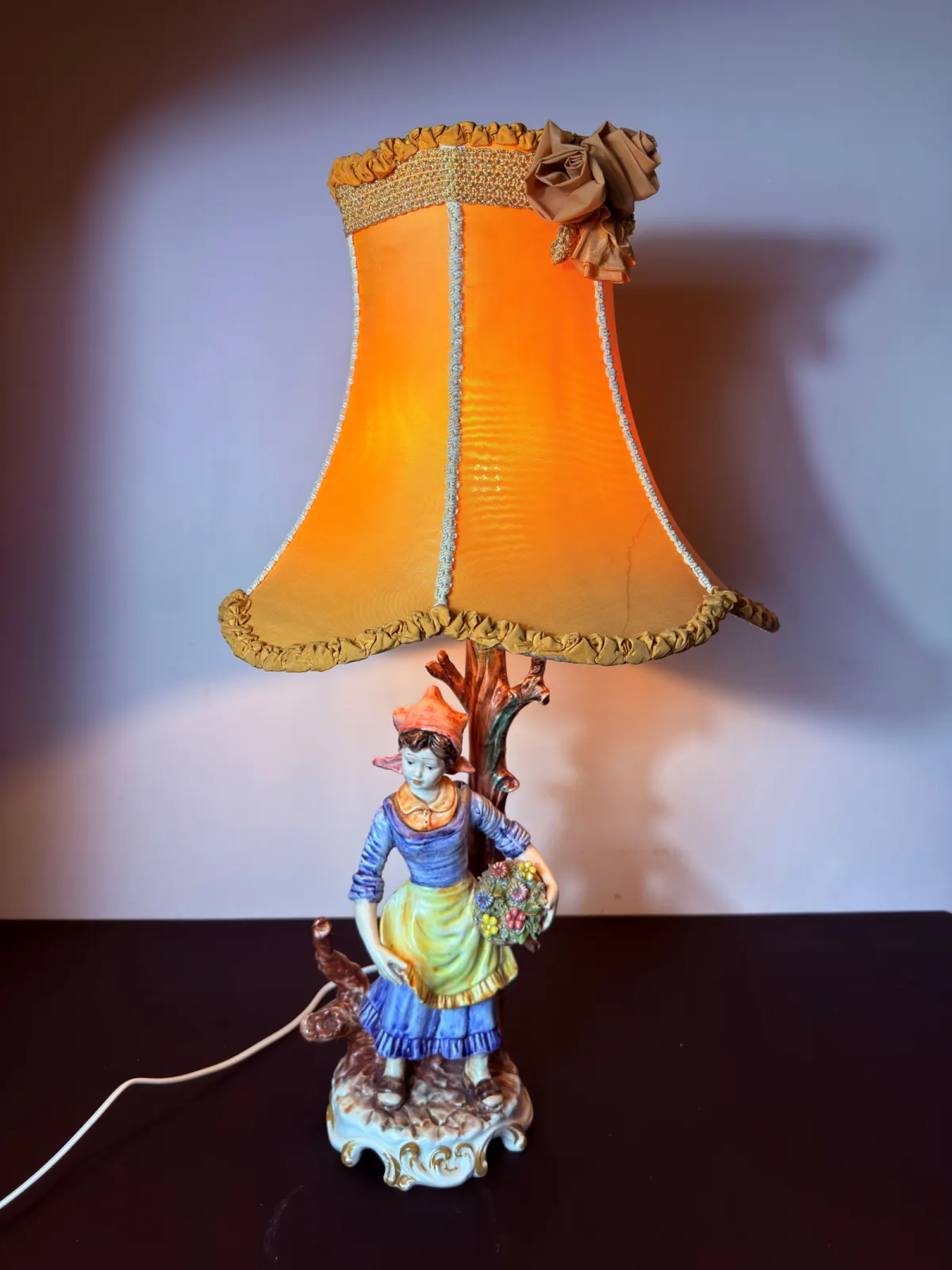 Lampa stołowa z włoskiej porcelany w stylu Capodimonte