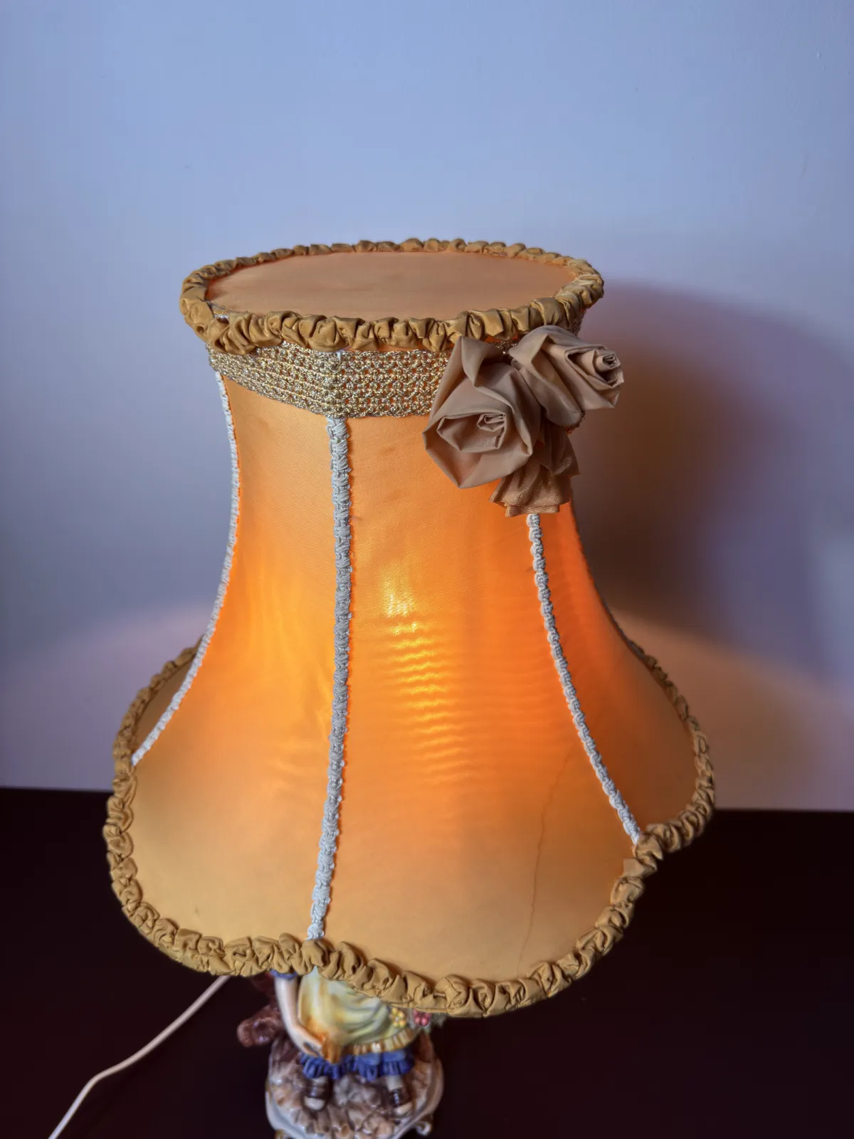 Lampa stołowa z włoskiej porcelany w stylu Capodimonte