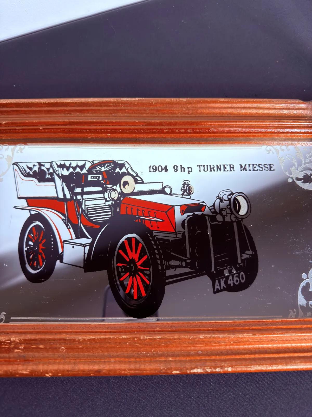 Lustro dekoracyjne z motywem zabytkowego samochodu Turner Miesse 1904