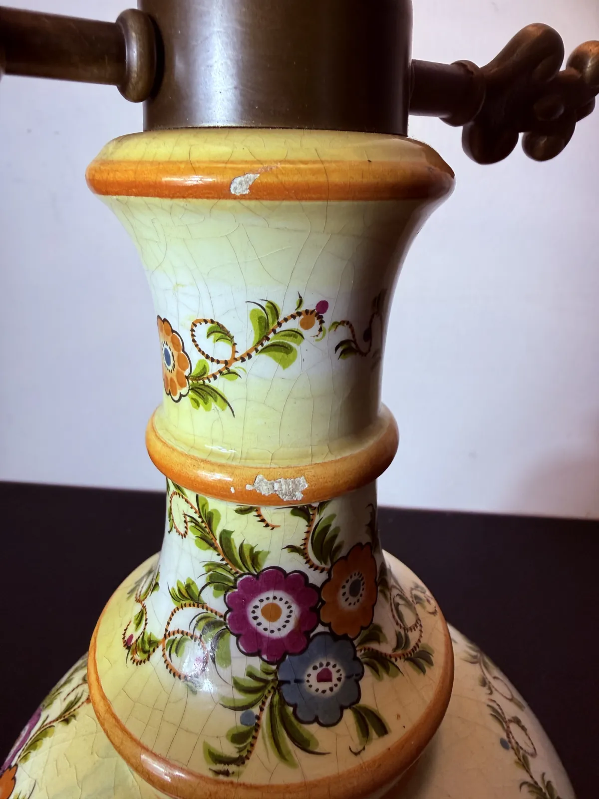 Lampa stołowa Kaiser Leuchten – porcelana, szkło trawione, styl naftowy