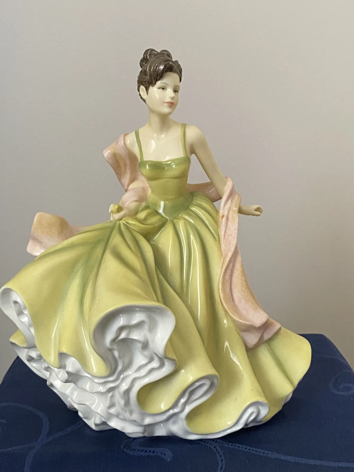 Figurka damy -ROYAL DOULTON ,HN 5467