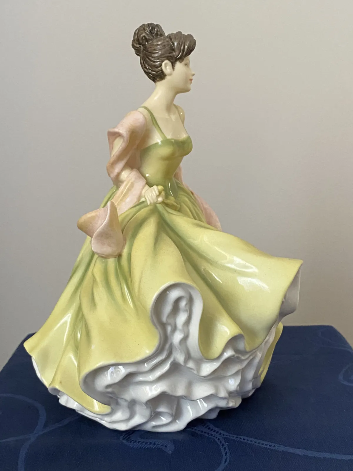 Figurka damy -ROYAL DOULTON ,HN 5467