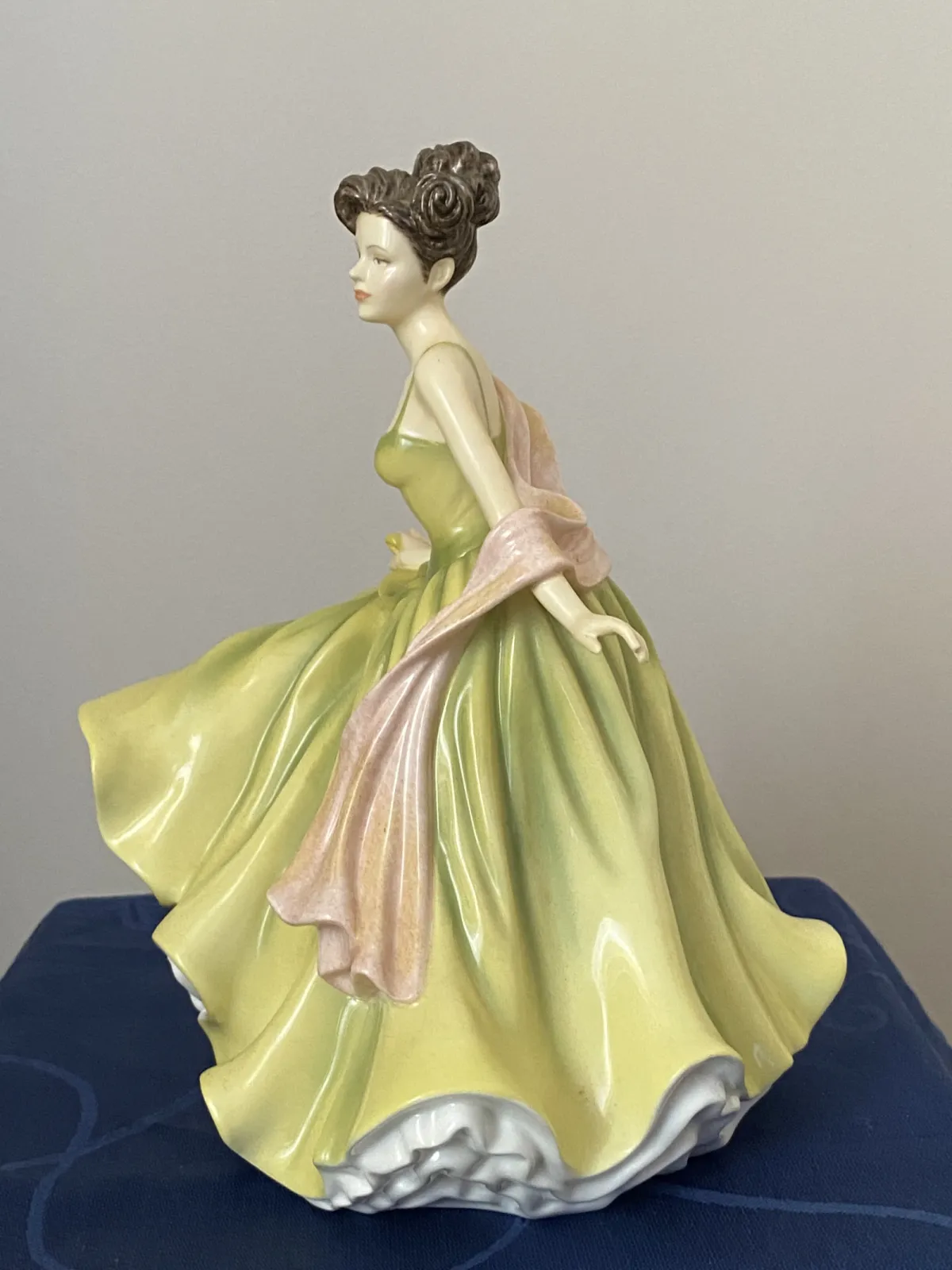 Figurka damy -ROYAL DOULTON ,HN 5467
