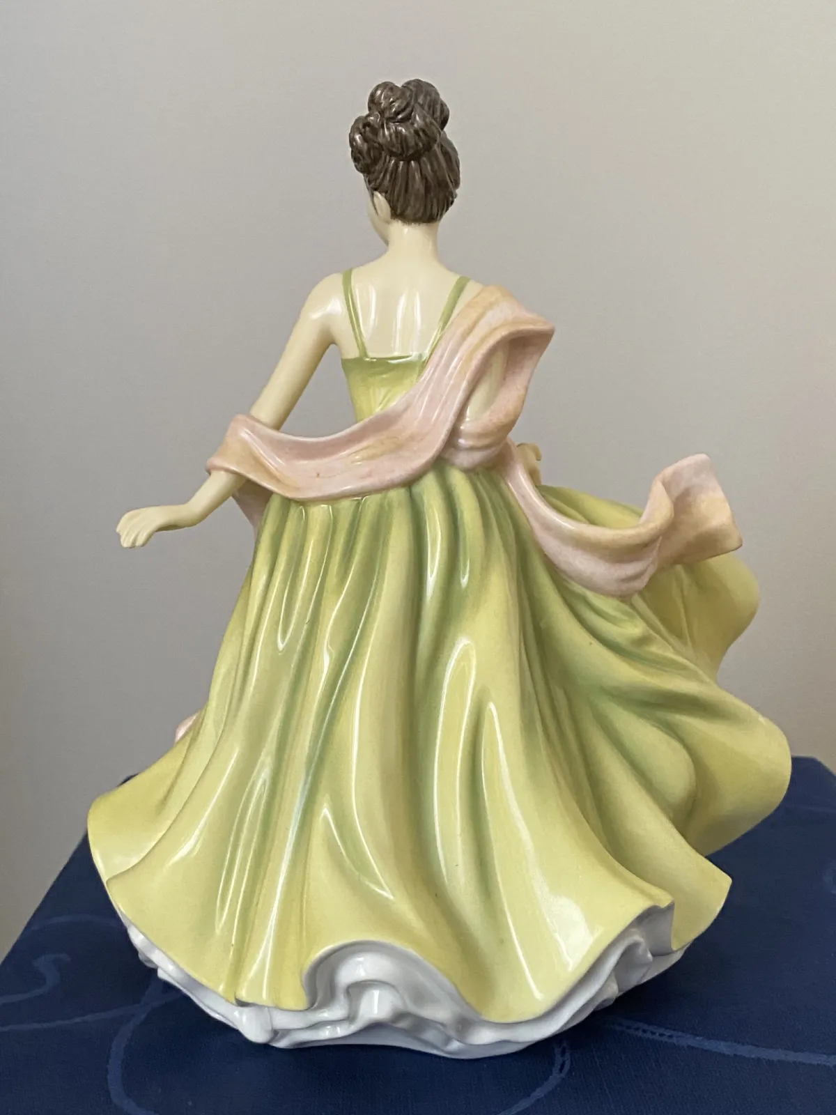 Figurka damy -ROYAL DOULTON ,HN 5467