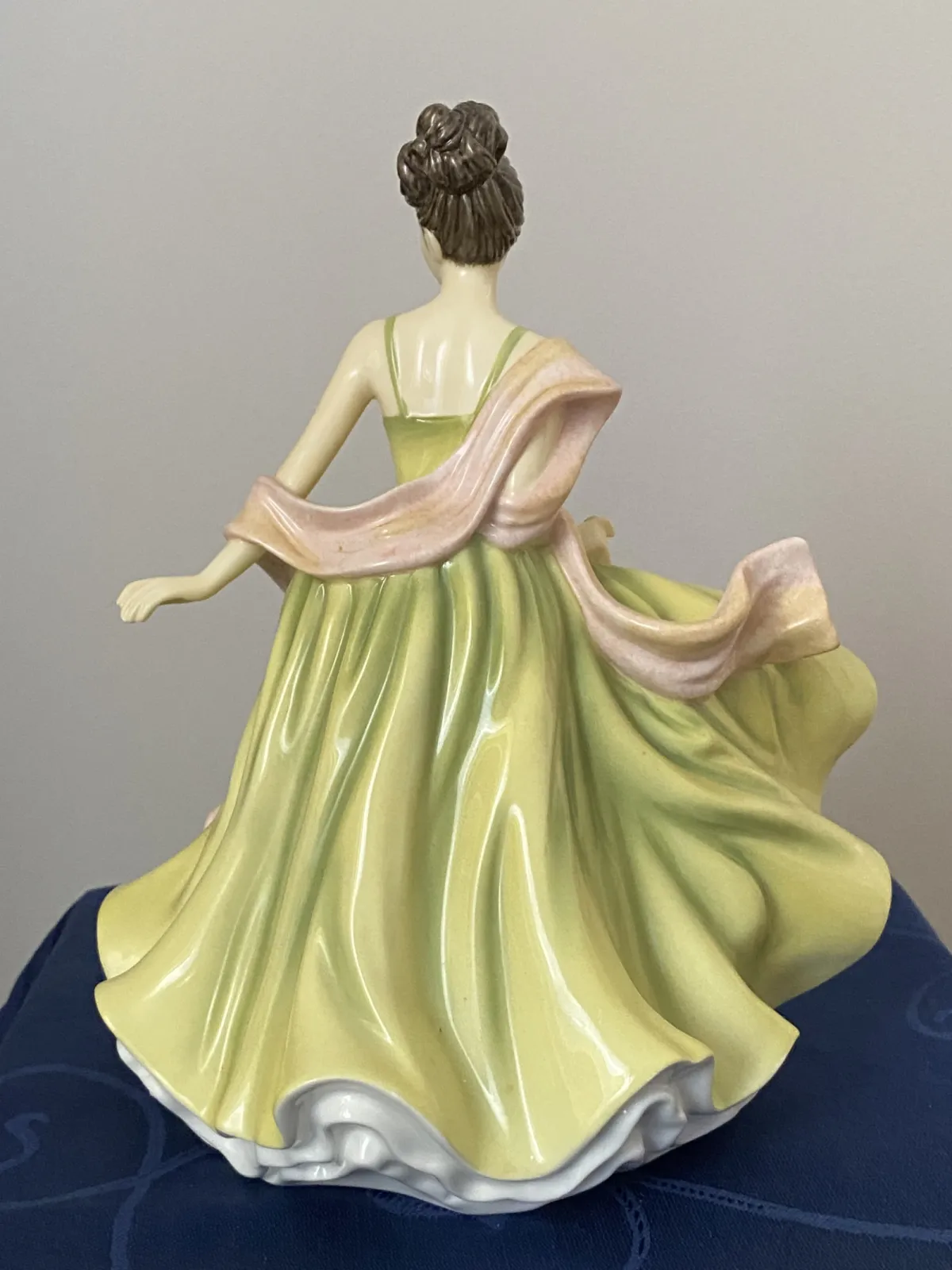 Figurka damy -ROYAL DOULTON ,HN 5467