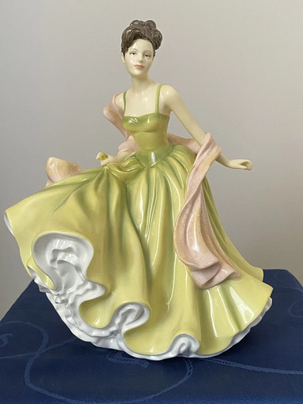 Figurka damy -ROYAL DOULTON ,HN 5467