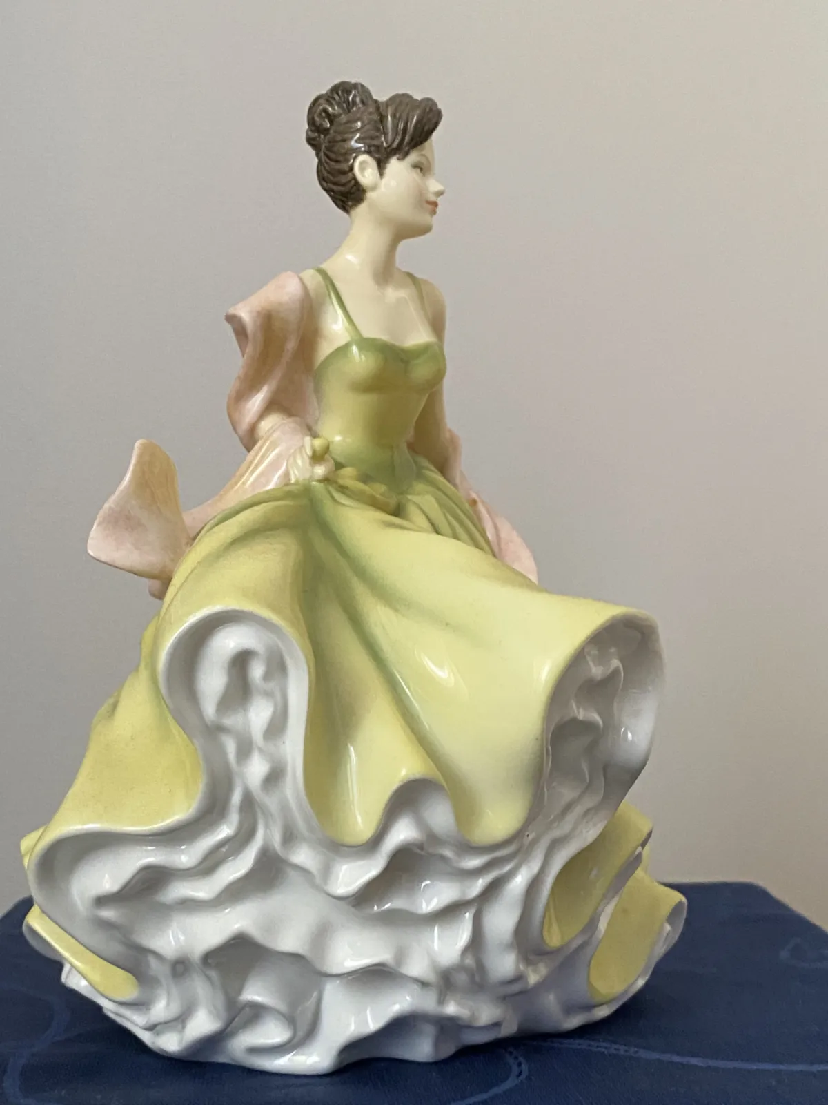 Figurka damy -ROYAL DOULTON ,HN 5467