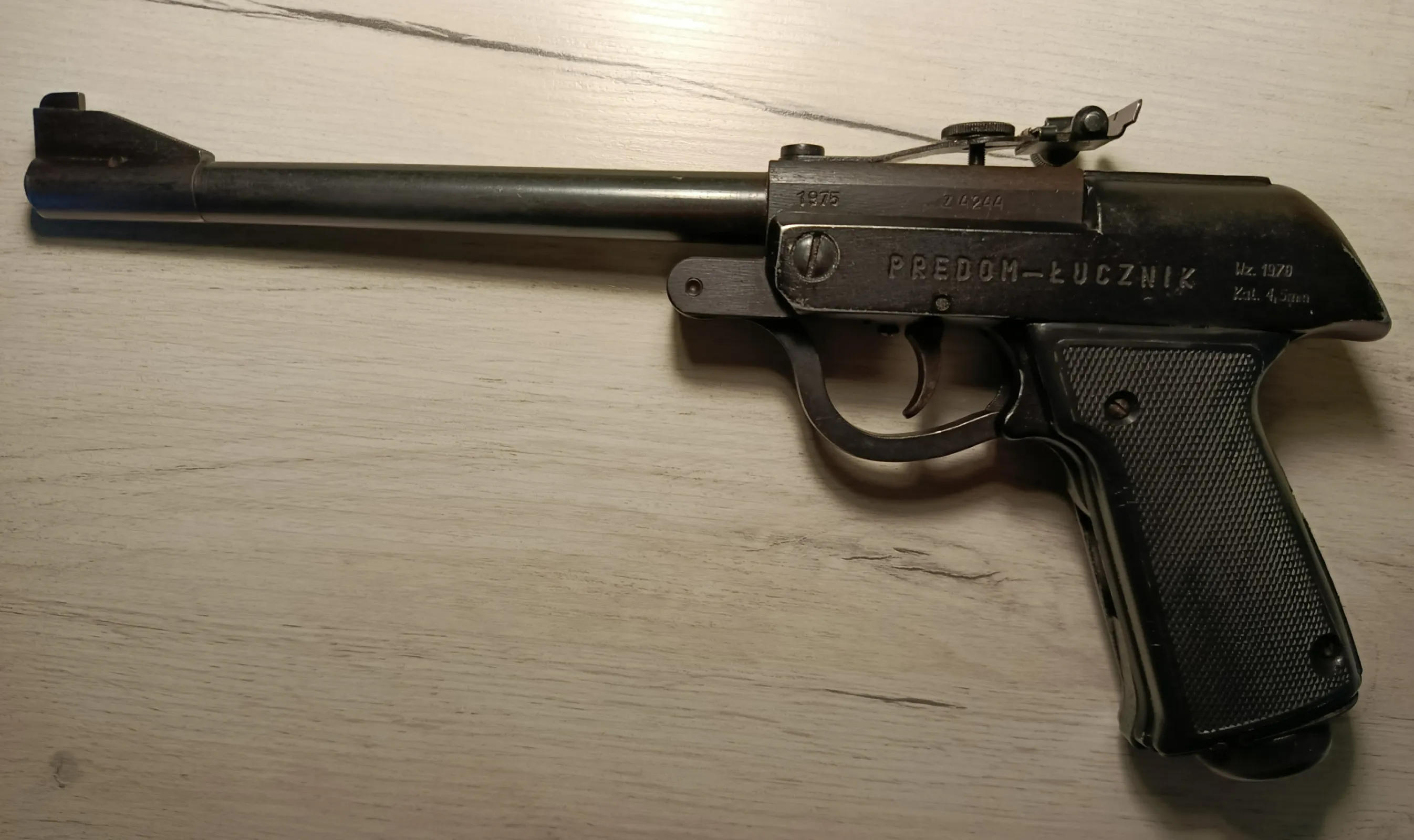 Wiatrówka Łucznik wz.70