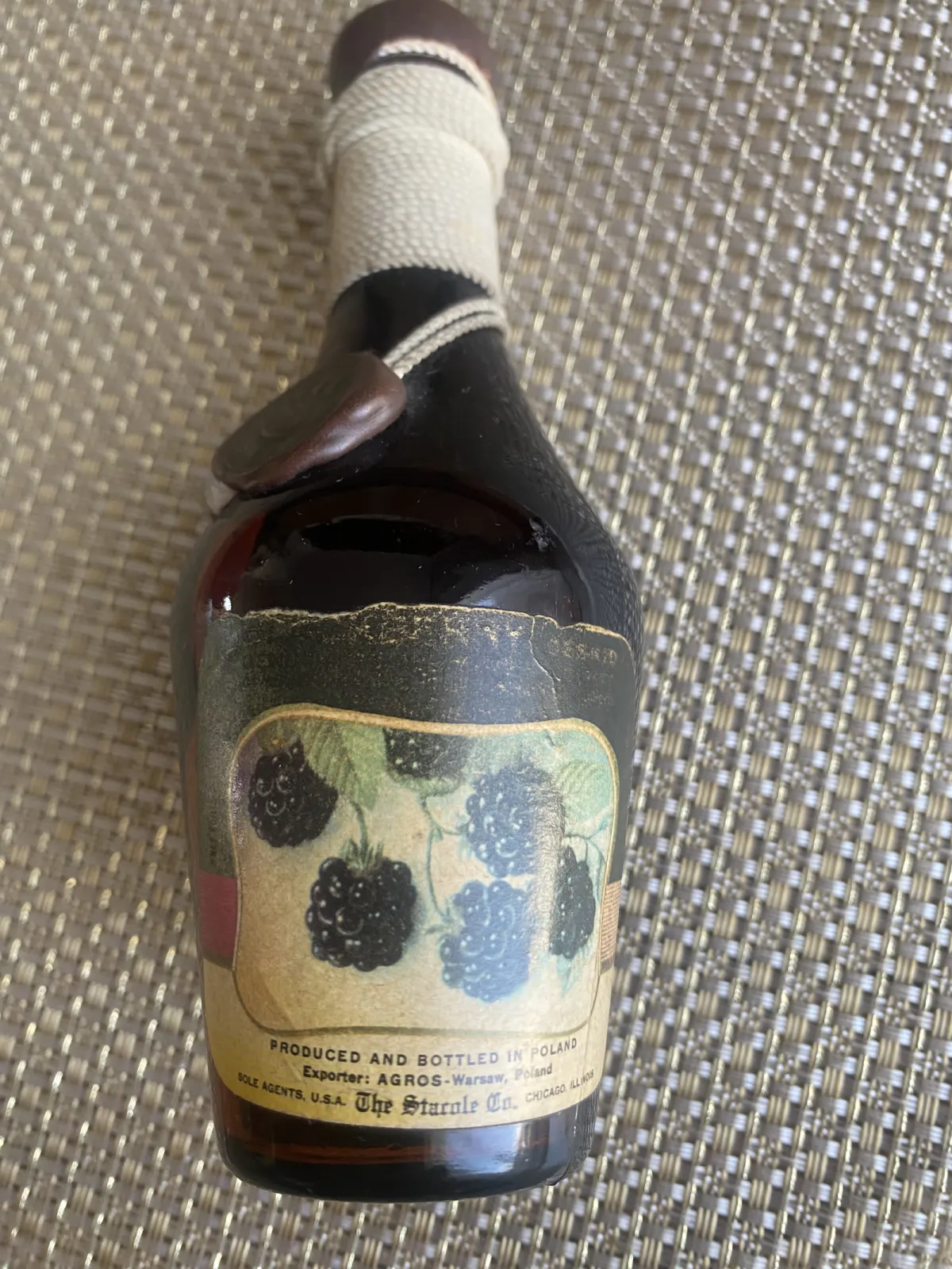 Kolekcjonerska butelka PRL z Winem Jeżynowym BESKID Blackberry Vintage AGROS