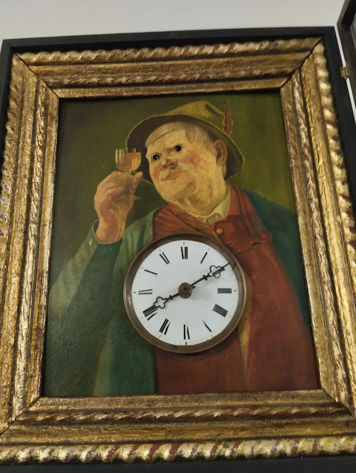Zegar szwarcwaldzki z ruchomymi oczami.