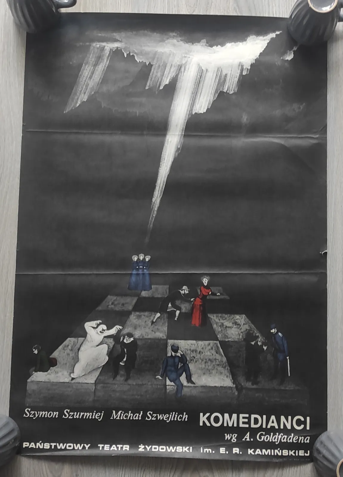 Plakat teatralny do sztuki "Komedianci" z 1976r