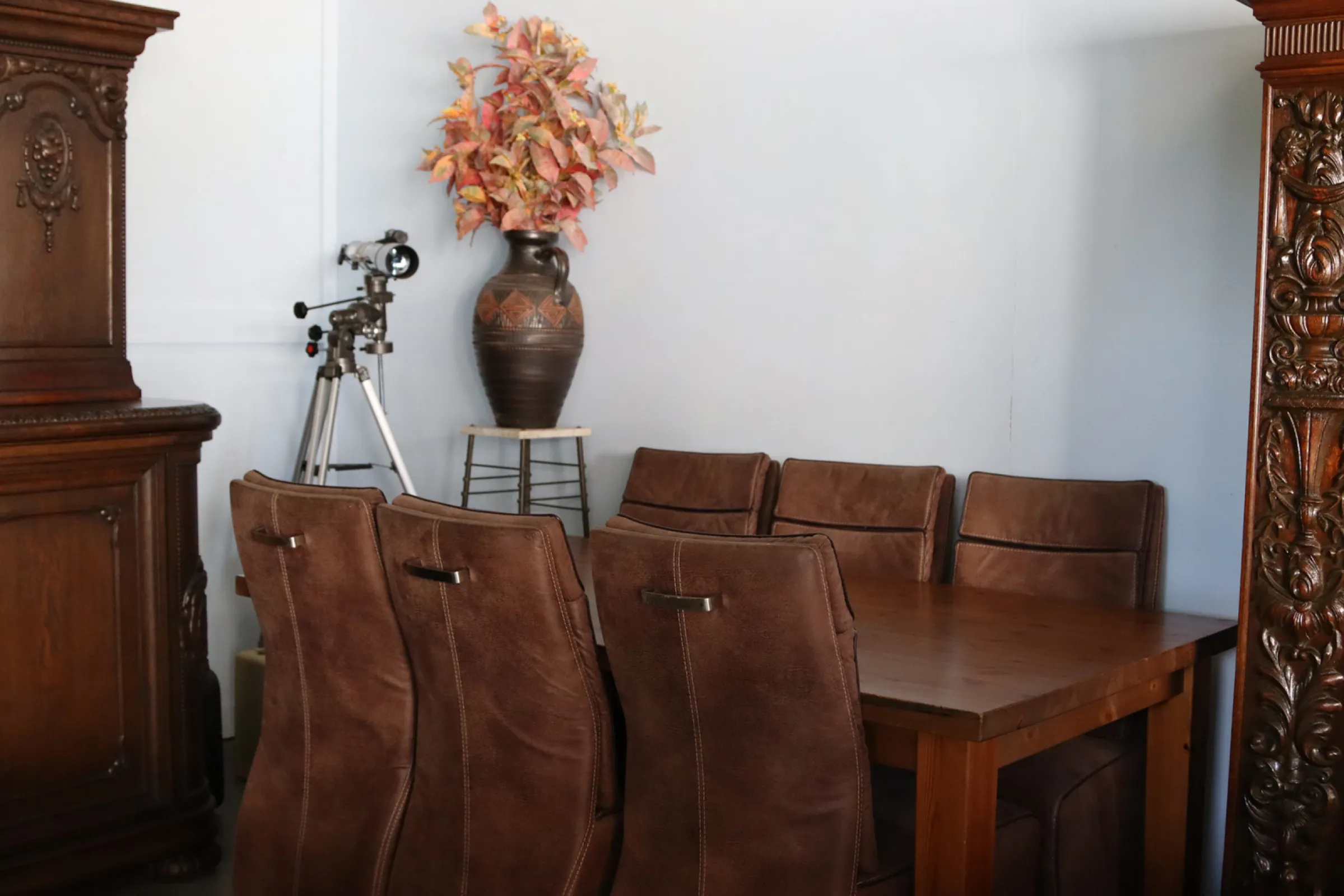 Solidny stół + 6 Krzeseł na kółkach | skóra jak zamsz / loft / modern ranch / western cottage