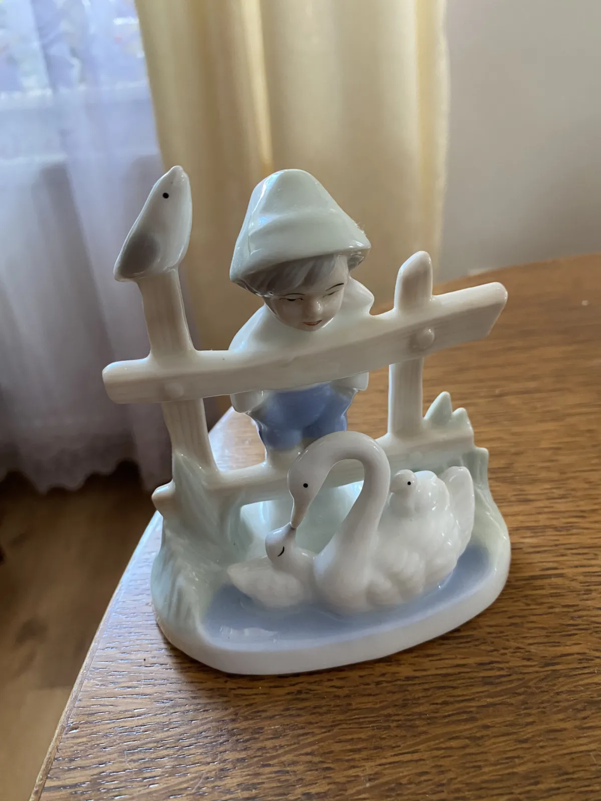Różne figurki porcelanowe