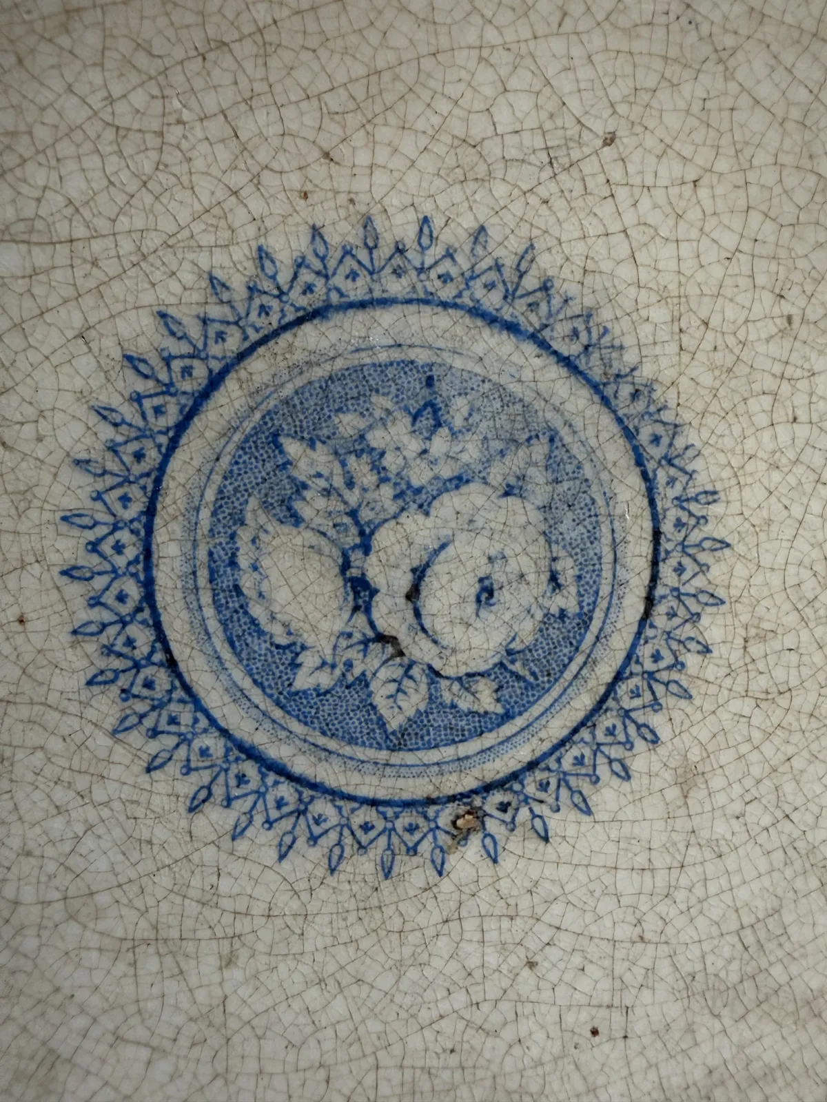 Zabytkowa misa fajansowa „English Earthenware Depot” z uchwytami, dekor kobaltowy