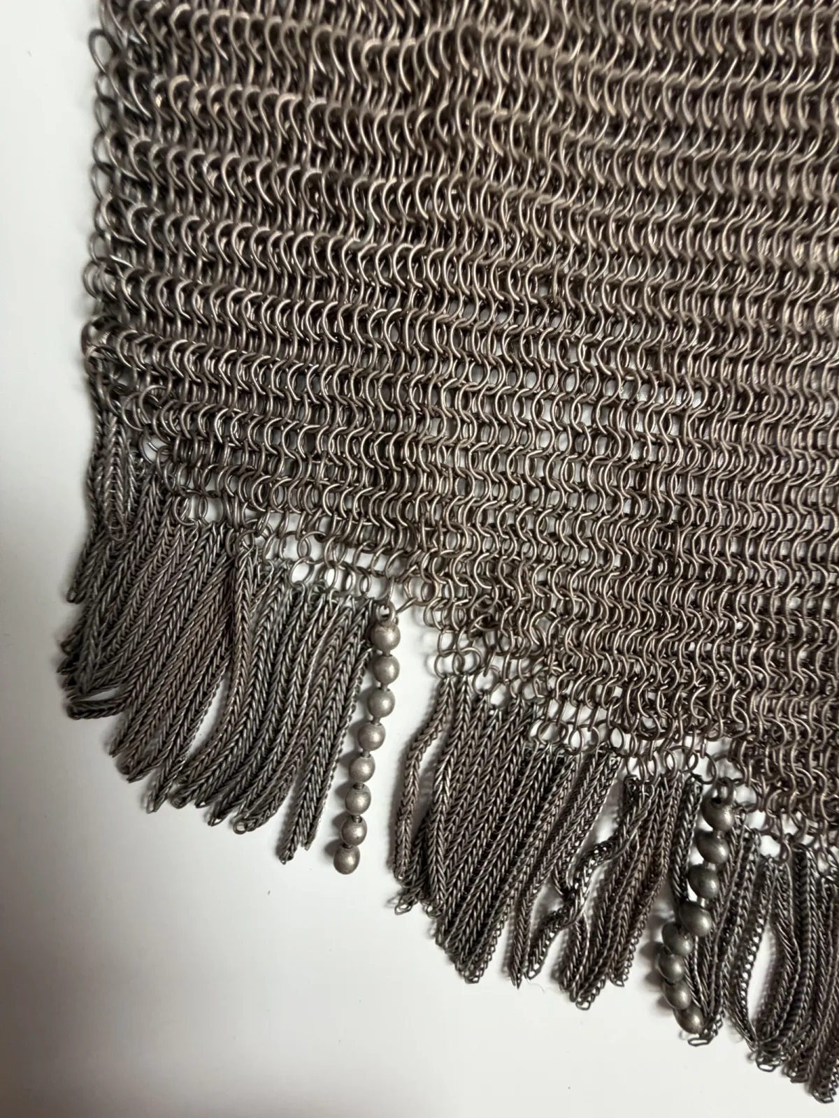 Zabytkowa torebka metalowa mesh purse z frędzlami, vintage, Art Déco