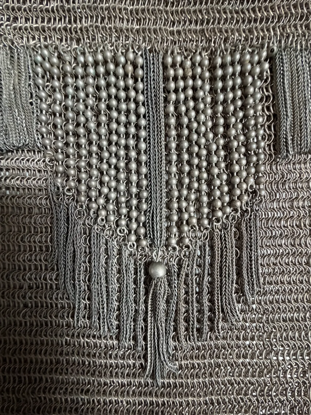 Zabytkowa torebka metalowa mesh purse z frędzlami, vintage, Art Déco