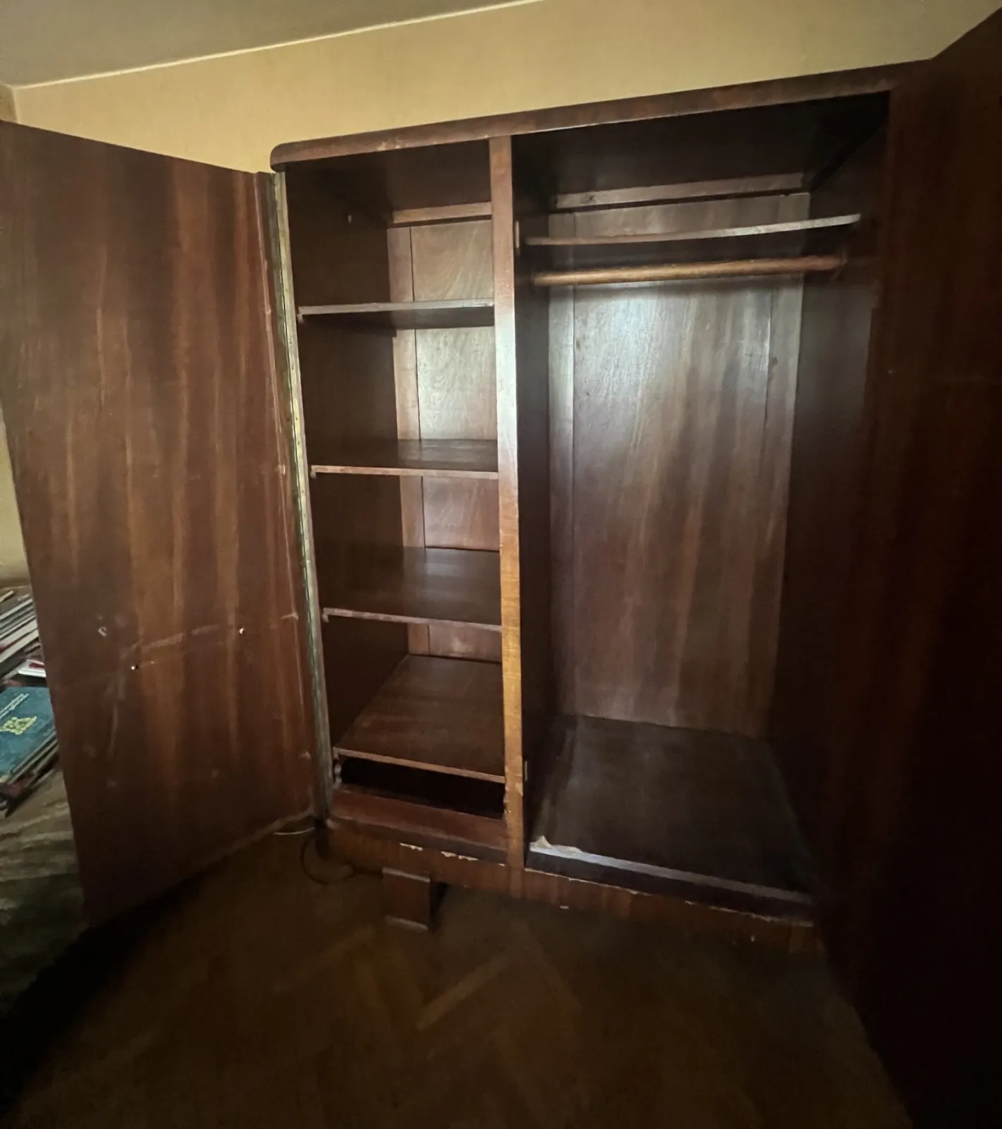 Szafa trzydrzwiowa, drewniana ( czeczot), lata 30-te