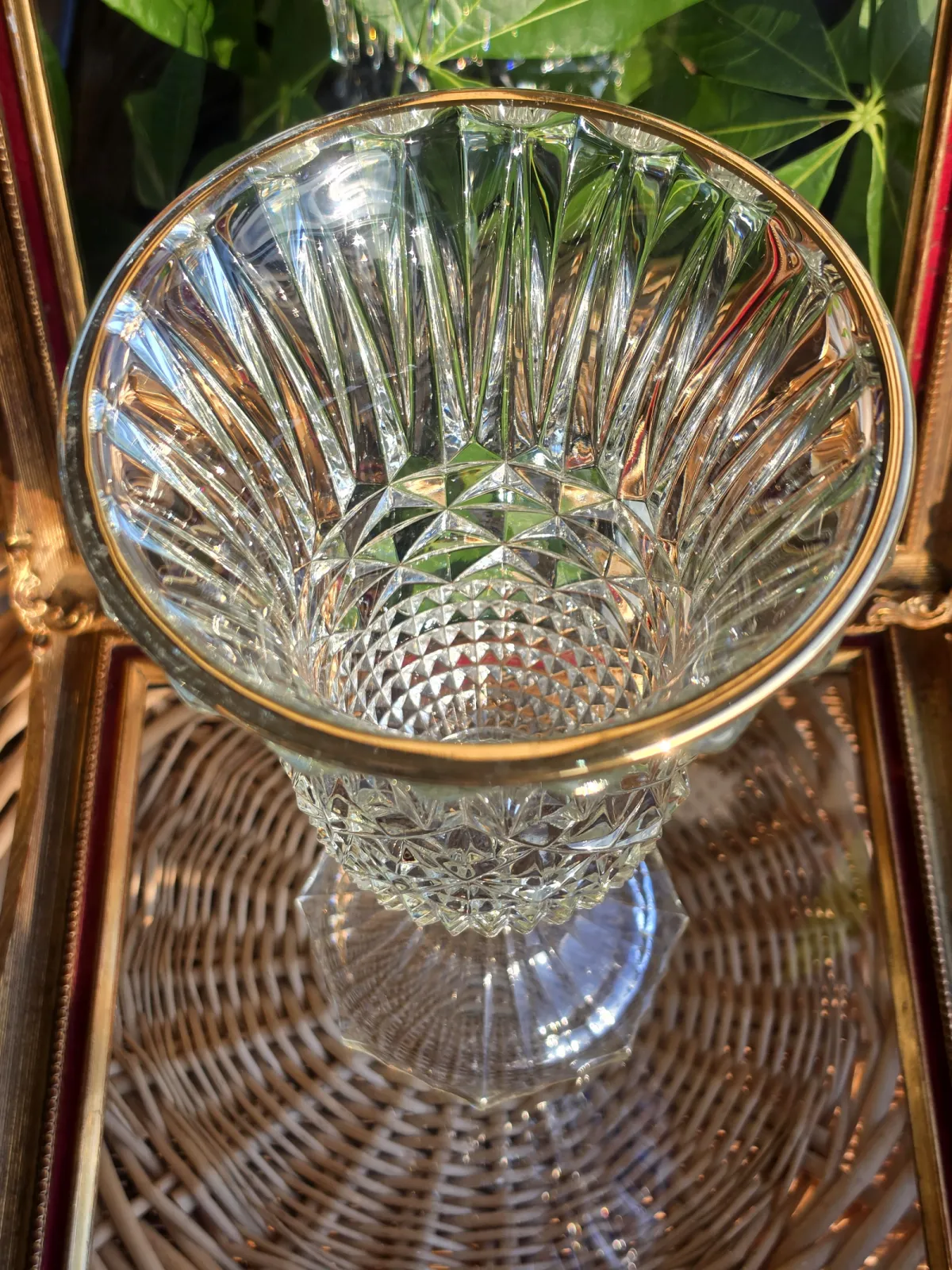 Elegancki kryształowy wazon ze złoconym rantem Glamour z Belgii