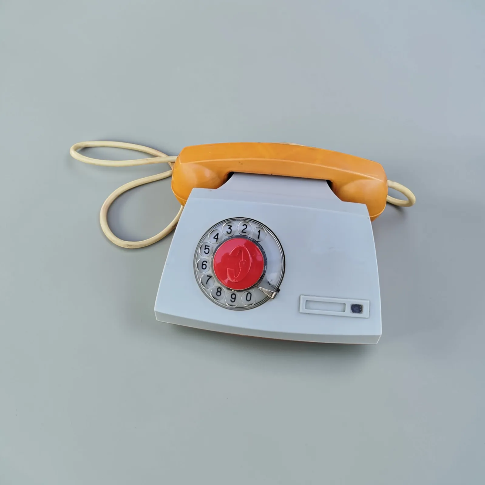 Legendarny radziecki telefon P-170 aparat łączności specjalnej