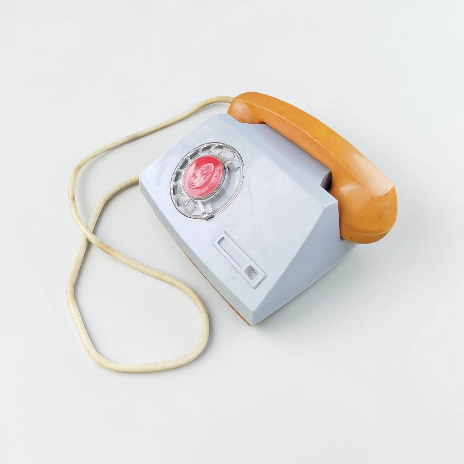 Legendarny radziecki telefon P-170 aparat łączności specjalnej
