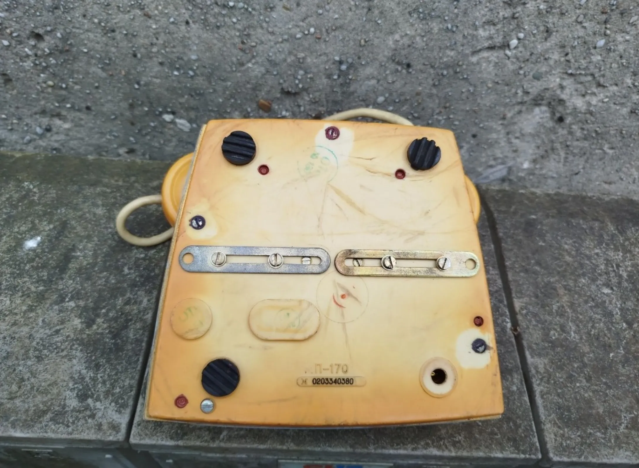 Legendarny radziecki telefon P-170 aparat łączności specjalnej