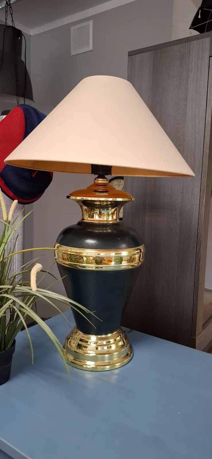 Duża lampa stołowa-elegancki styl