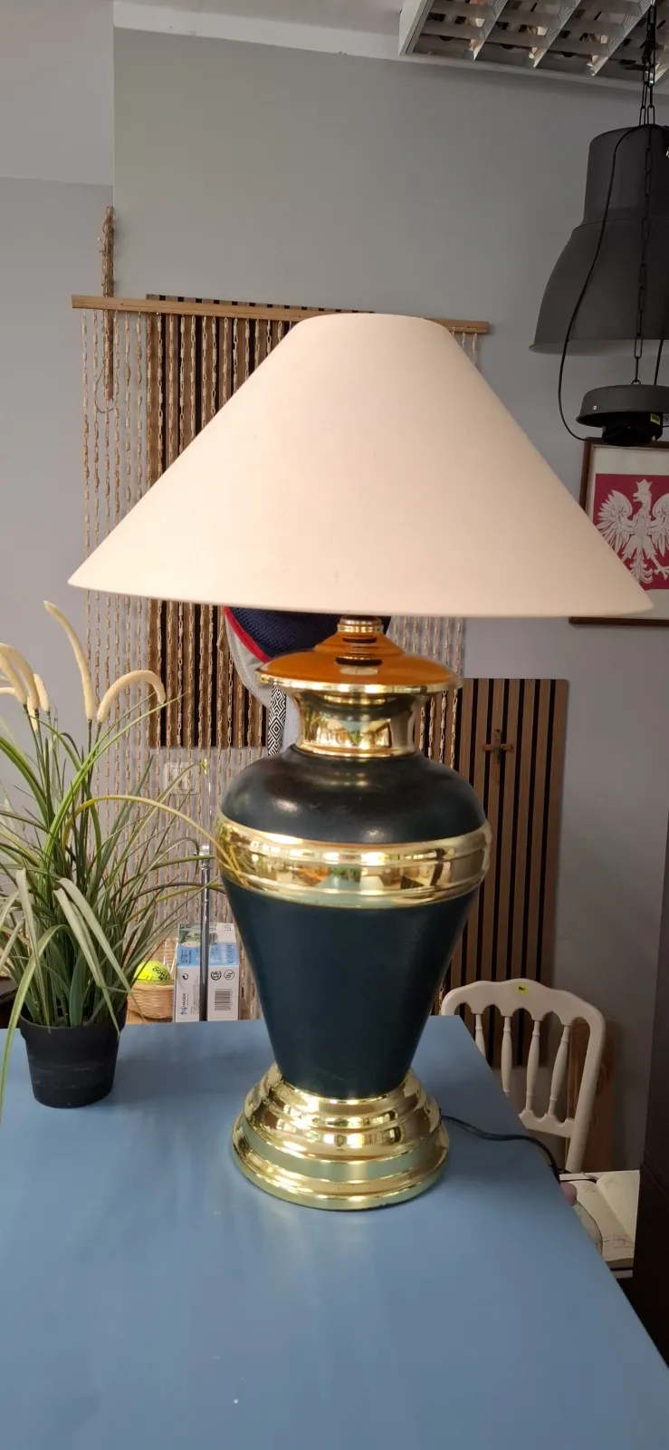 Duża lampa stołowa-elegancki styl