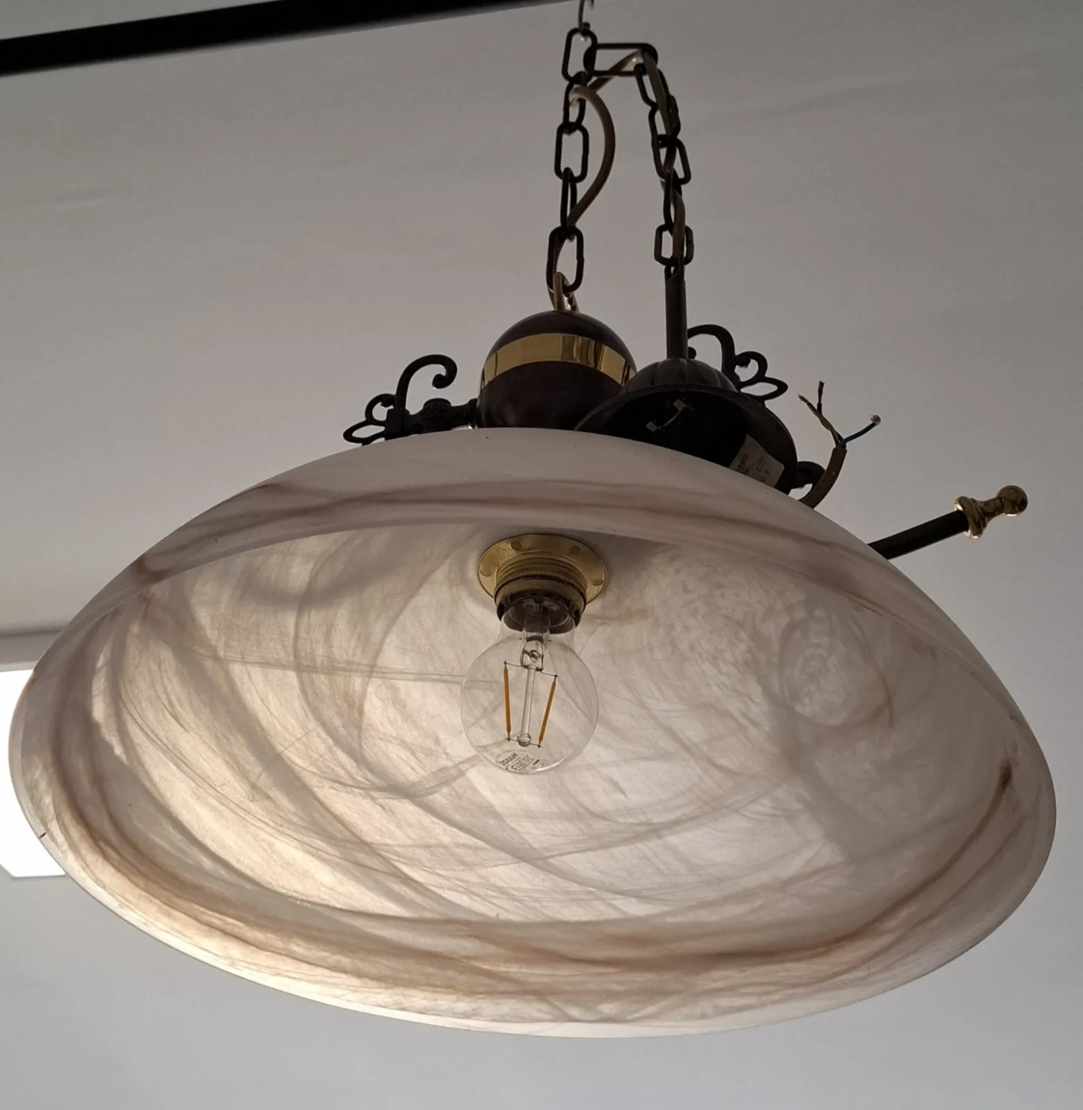 Lampa wisząca retro / vintage – mosiądz i alabaster