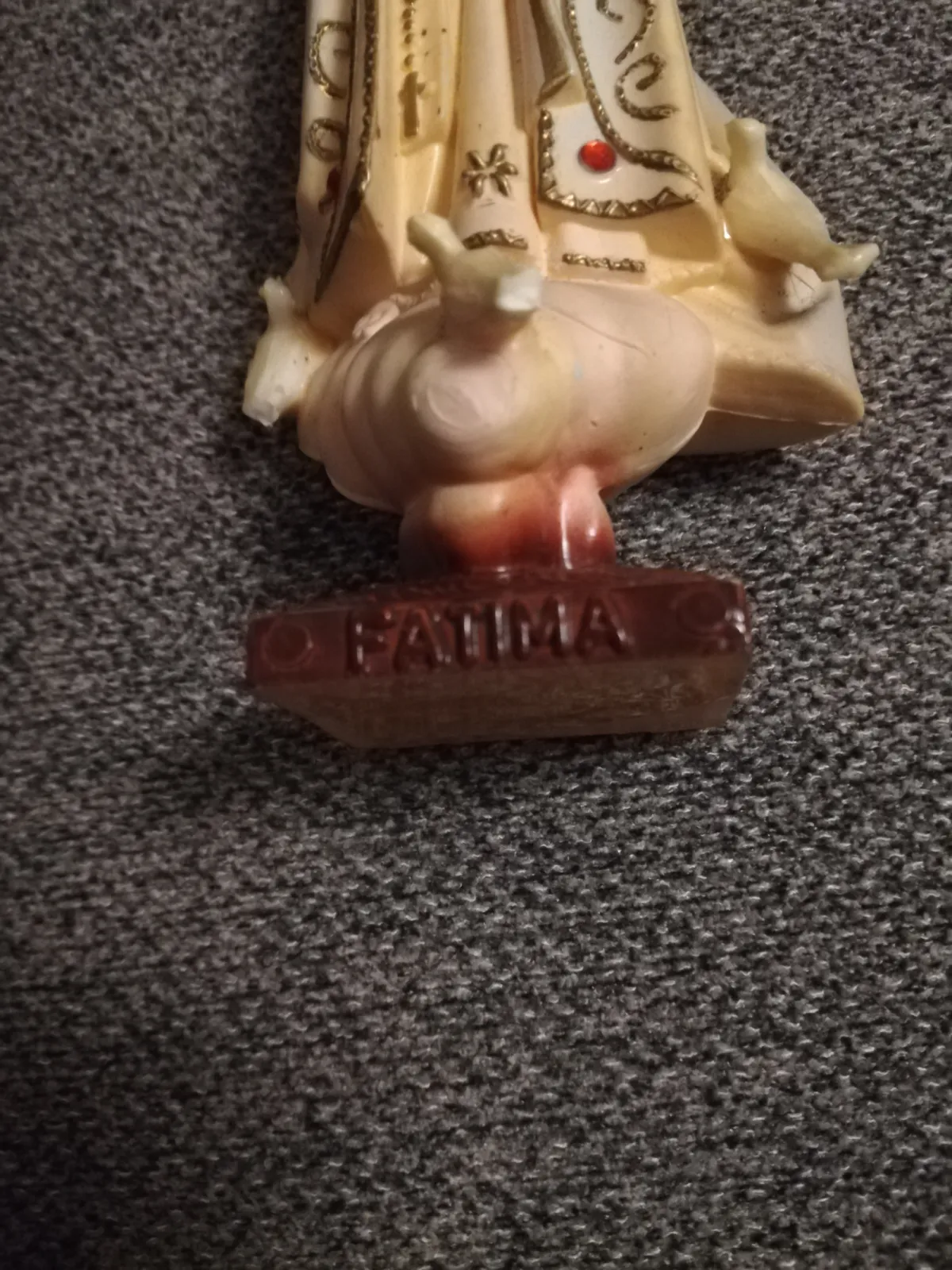 Matka Boża Fatimska figurka 17 cm – korona, gołębie, złocenia